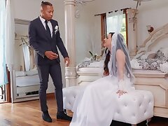 One of a pair gets laid in the first place her wedding day with other than her future hubby